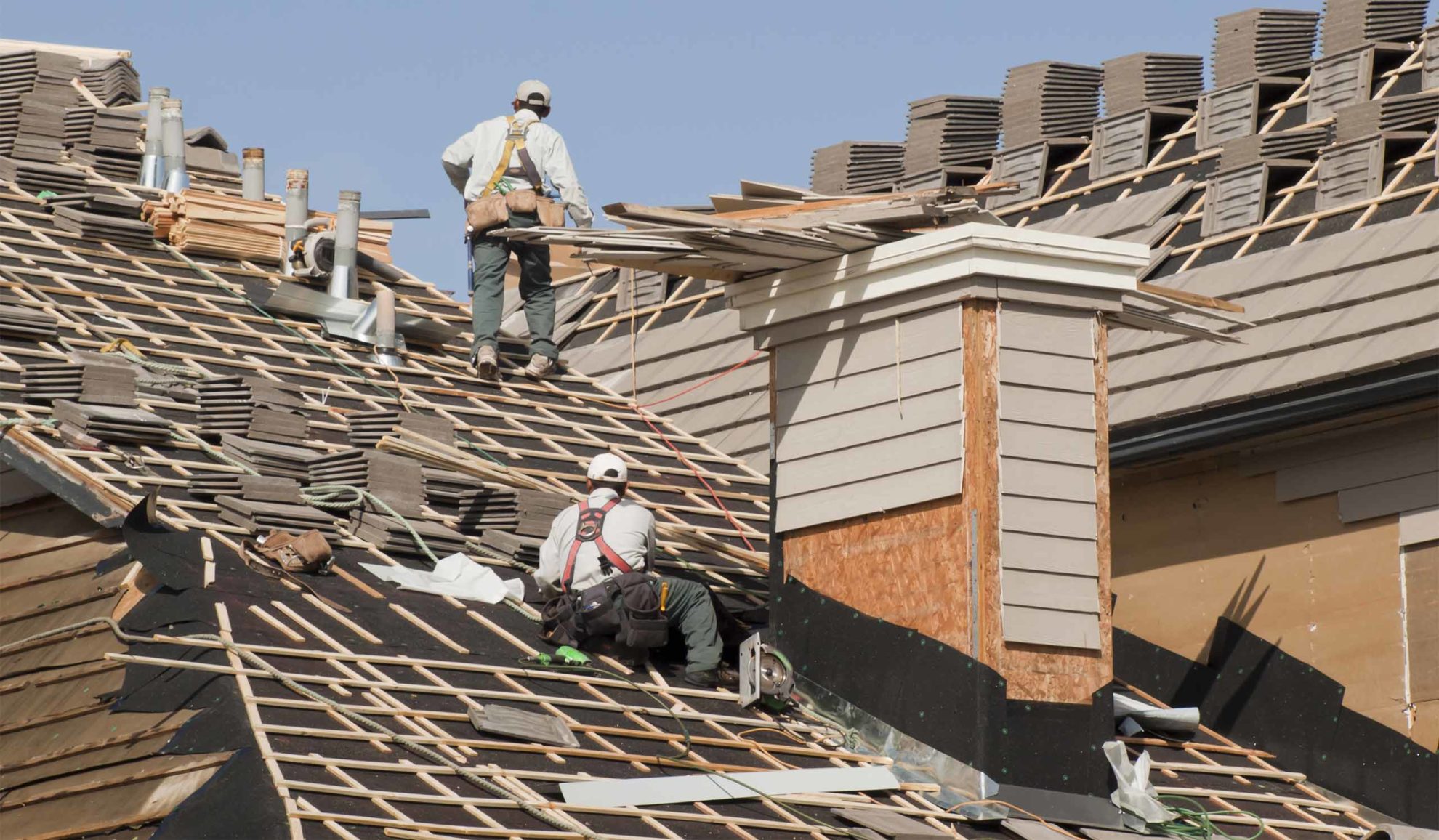 contractors replacing residential property roof woodstock ga